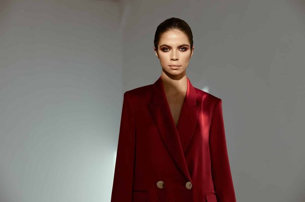 What Are the Chicest Waterproof Fabric Coats for Braving the Rainy Commute with Style?